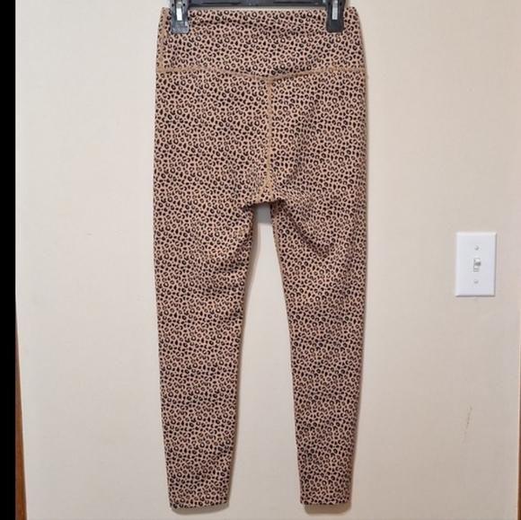 ALL FENIX NWOT medium high waisted cheetah print 7/8 brushed leggings - Picture 4 of 6